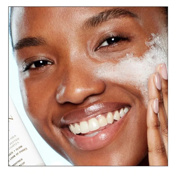 Charlotte Tilbury
Magic Revival Foaming Gentle Cleanser with Hyaluronic Acid - Picture 9 of 10